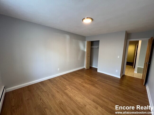 240 Babcock St unit 222-1C, Brookline, MA 02446 - photo 4