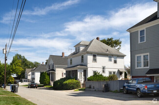 Arlington’s residential streets offer a mix of bungalows, cottages and Colonial Revivals.