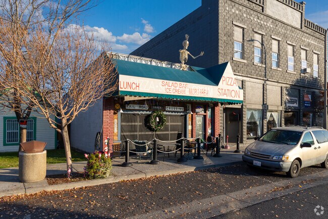 Pizza Station serves hearty meals in the heart of Connell.