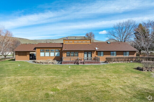 Many Terrace Heights Ranch homes sit on Large properties with a lot of green space.