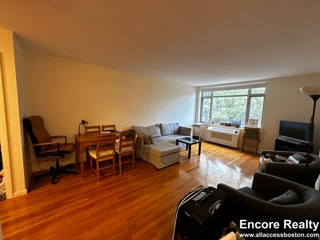 42 Vernon St unit 35 - 412, Brookline, MA 02446 - photo 3