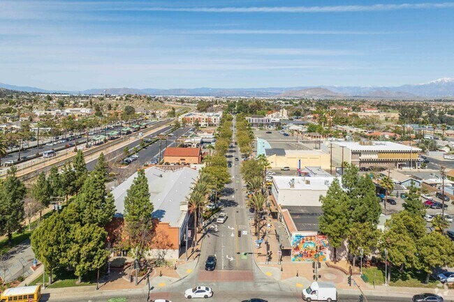 The thoroughfares of D Street and 4th Street place an assortment of amenities at close reach for Downtown Perris residents.