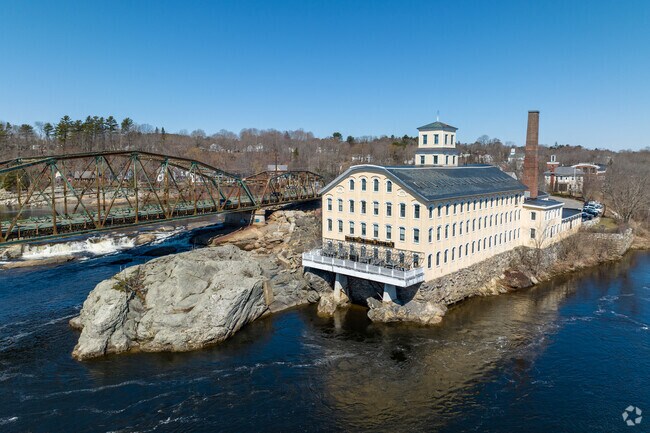 Exterior of Sea Dog Brewing Co. in the Topsham Neighborhood.