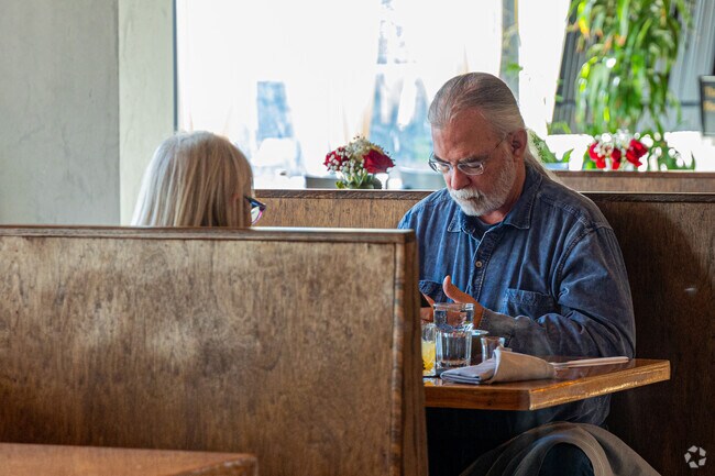 Elliott's Mexicuban is a fusion restaurant offering delicious ethnic foods.