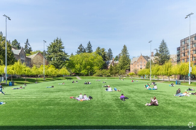Laurelhurst residents are within driving distance of the University of Washington campus.