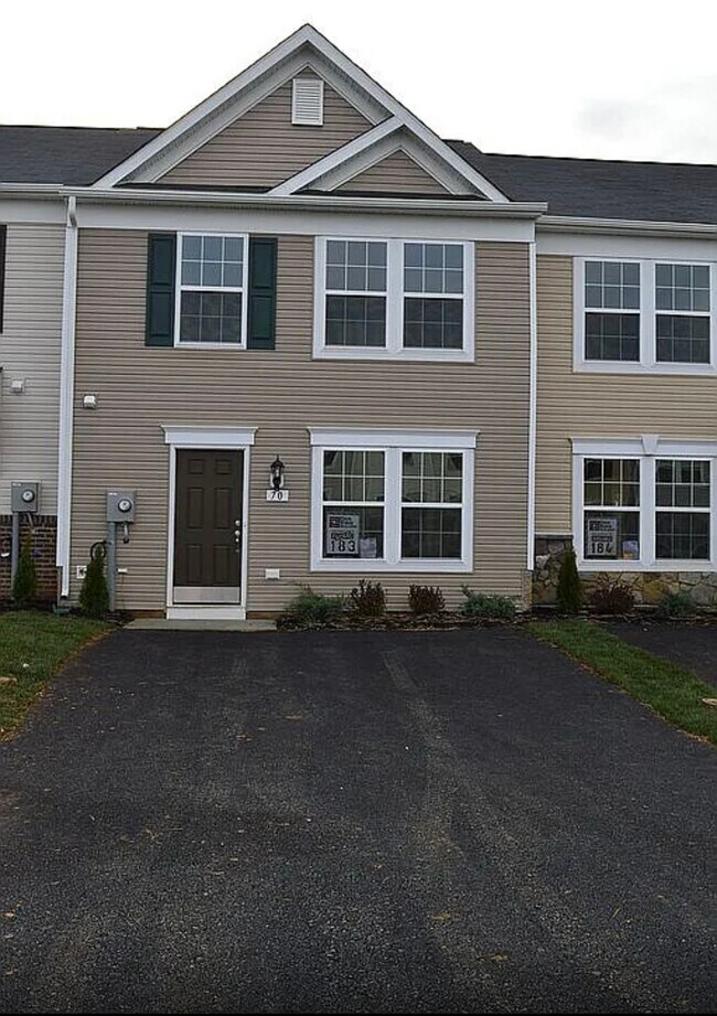70 Fast View Dr, Martinsburg, WV 25404