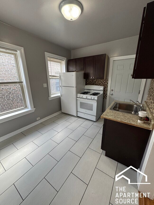 4031 W Melrose St unit 2S, Chicago, IL 60641 - photo 5