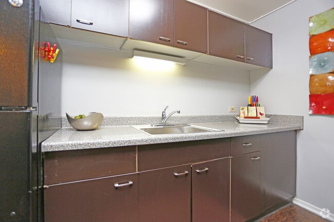 1 BR, 1 BA - kitchen