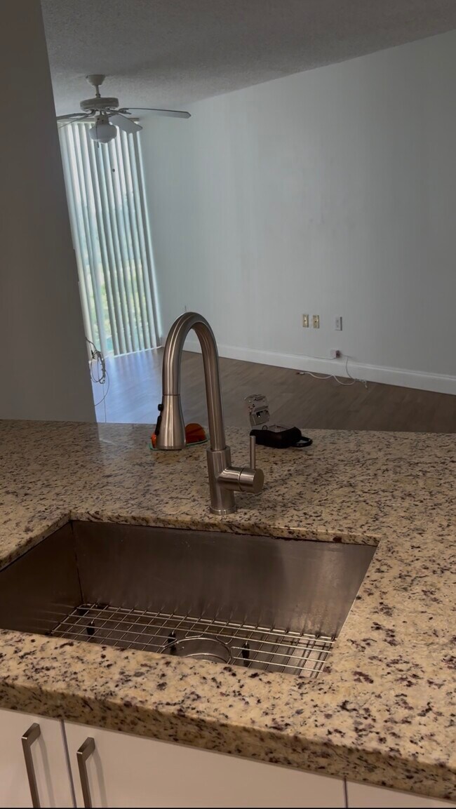 Las Brisas at Country Club of Miami unit 4, Hialeah, FL 33015 - photo 7