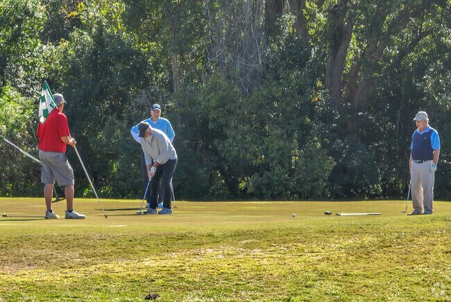 In the center of Wekiva Springs is the Wekiva Golf Club, with 18 majestic holes.