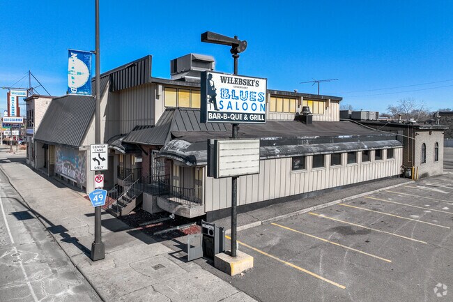 Blues Saloon has live-music venue showcasings local & touring blues acts.