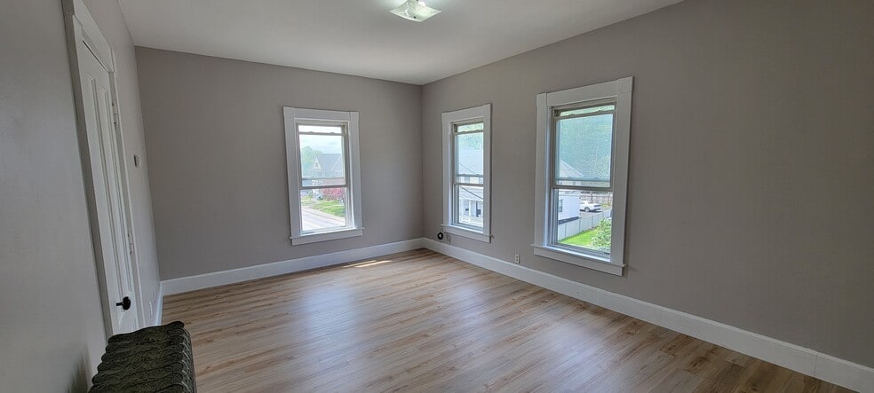 Large Living Room or Bedroom