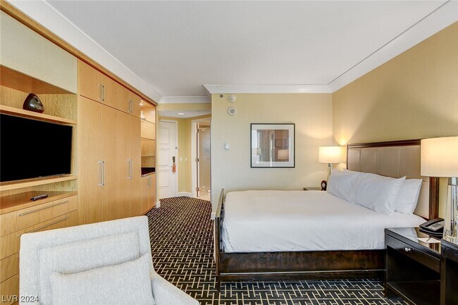 2000 N Fashion Show Dr unit 3527, Las Vegas, NV 89109 - photo 3