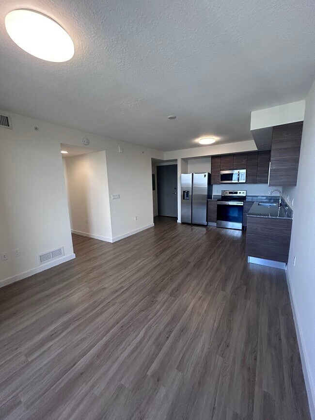 421 NW 6th St unit 1801, Miami, FL 33136 - photo 2