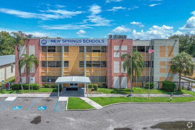 New Springs Schools has 422
students.