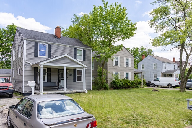 East Linden streets are lined with four-square homes built in the mid-1900s.