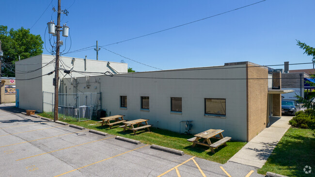 The Graham School has a picnic area for students to enjoy an outdoor snack.
