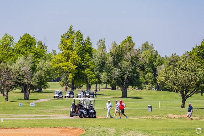 Hidden Trails Golf & Country Club near Highlander Community South is a good place for golfing.