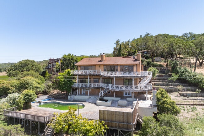 Large mid-century homes line the hills in Green Point.