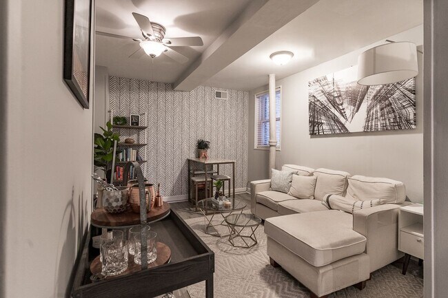 7531 N Seeley Ave, Chicago, IL 60645 - photo 5