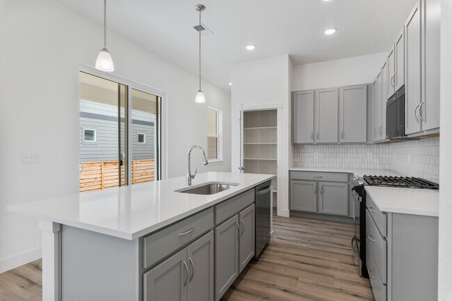 5081 Mckinnon Ct, Timnath, CO 80547 - photo 4