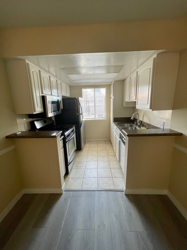 10960 Bluffside Dr Unit 105, Studio City, CA 91604
