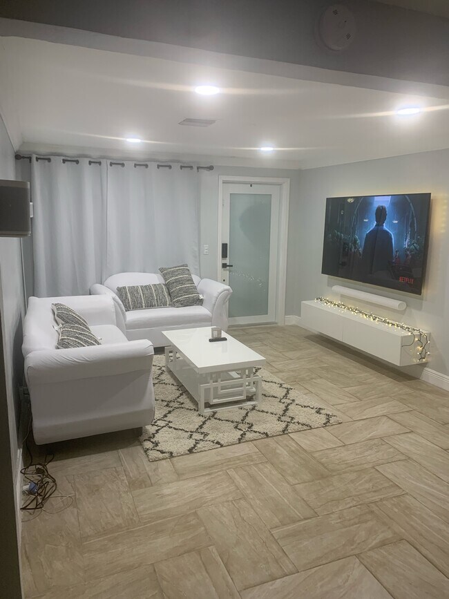 4242 SW 49th Ct, Fort Lauderdale, FL 33314