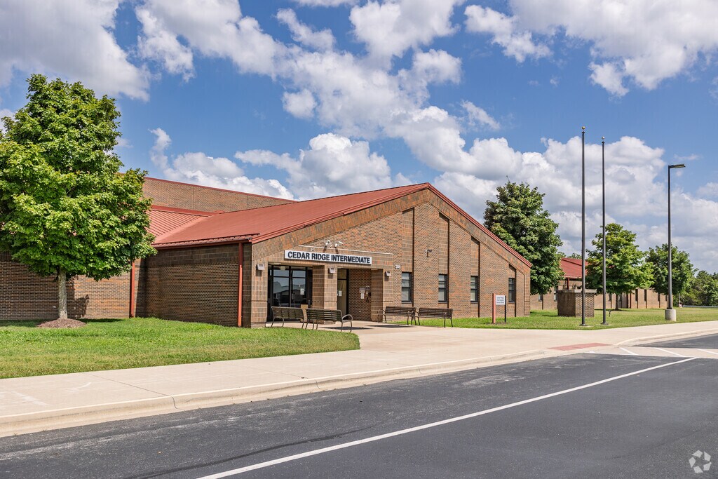 Cedar Ridge Intermediate School serves students in grades 4th through 6th.
