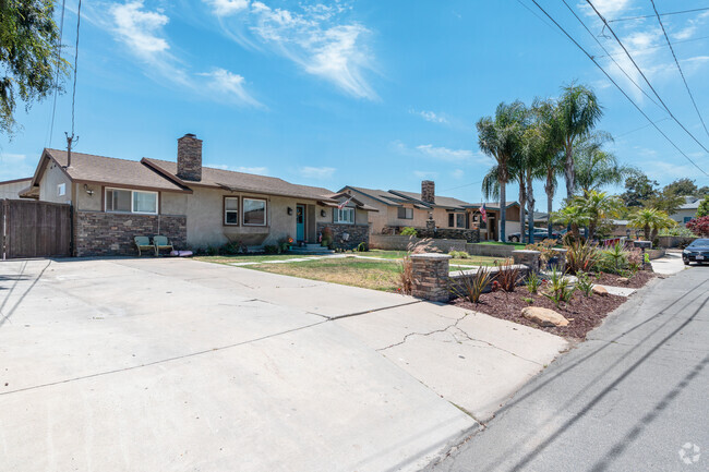 Ranch style homes are common in Somis.