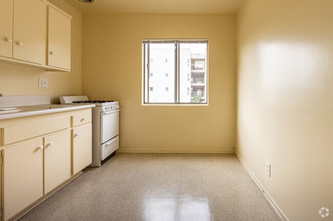 Crest View Apartments, Los Angeles, CA 90065 - photo 6
