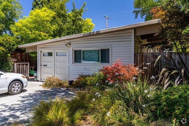 Charleston Gardens' mid-century homes are lovingly maintained and restored.
