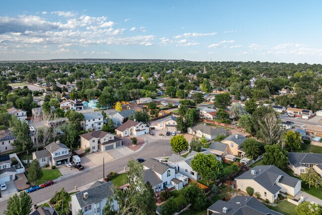 Belmont features many family-friendly communities built around cul-de-sacs.