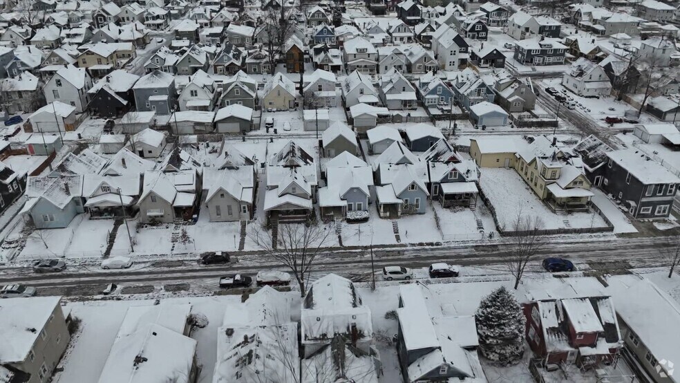 722 Weghorst St, Indianapolis, IN 46203 - photo 2