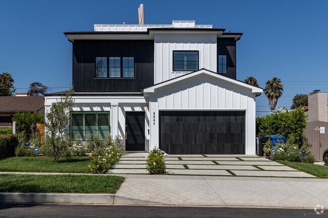 Many single-family homes in Pico-Robertson have off-street parking