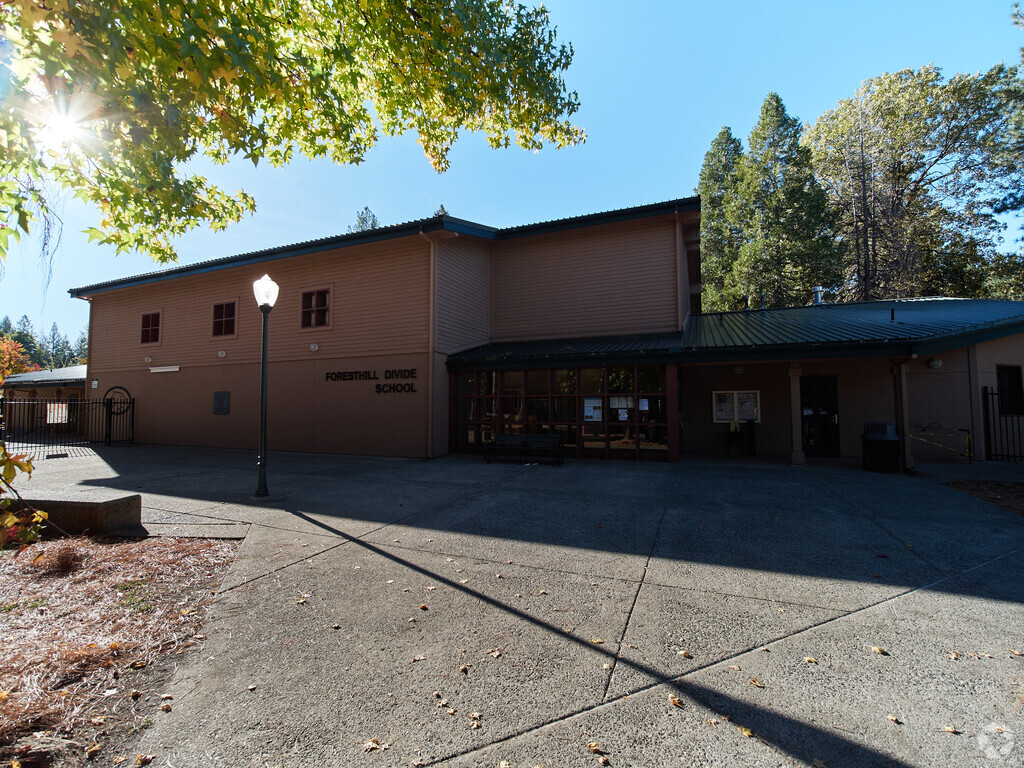 Foresthill Divide provides education in the neighborhood of 
Placer County.