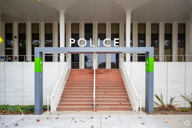 Stanford city also is home too the Palo Alto Police Department.