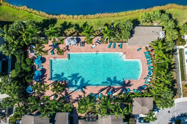 880 Millbrae Ct, West Palm Beach, FL 33401 - photo 5