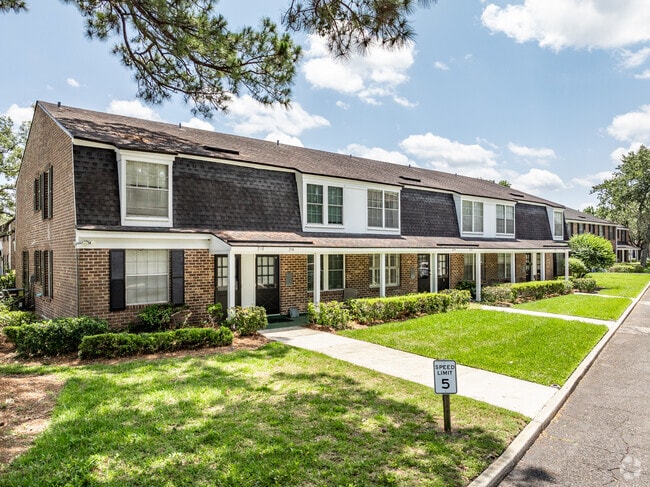 Find the perfect classic condominium for your family in Ortega.