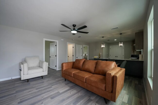 901 Pleasantview Dr unit D, Weslaco, TX 78596 - photo 5