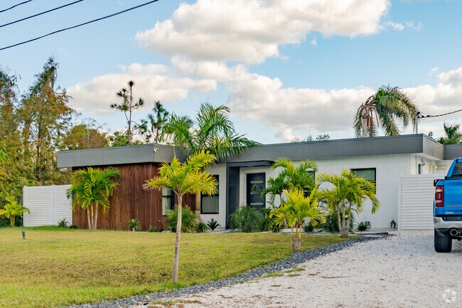Newer more modern homes can begin to be seen in Warm Mineral Springs.