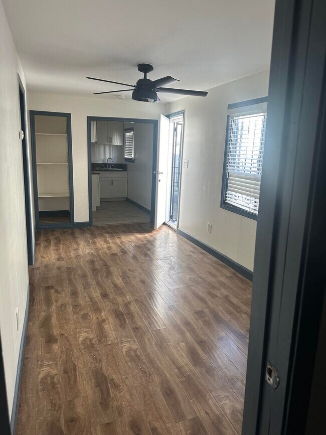 1032 W 95th St, Los Angeles, CA 90044 - photo 7