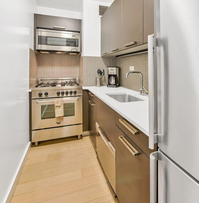 222 E 39th St unit ID1364330P, New York, NY 10016 - photo 3