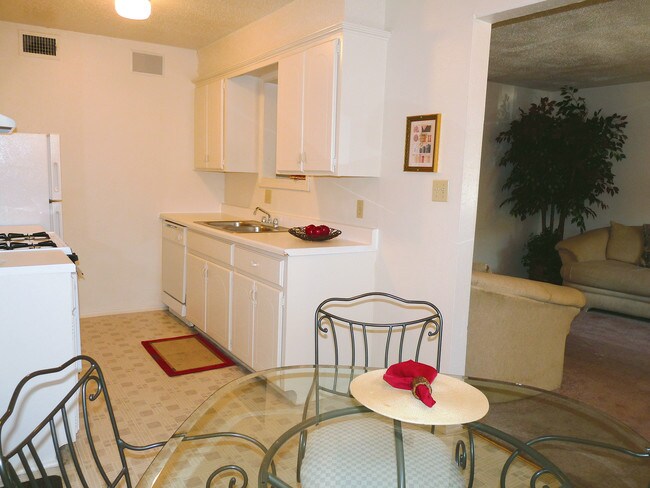 Brentwood Pointe Apartments, Norman, OK 73072 - photo 5