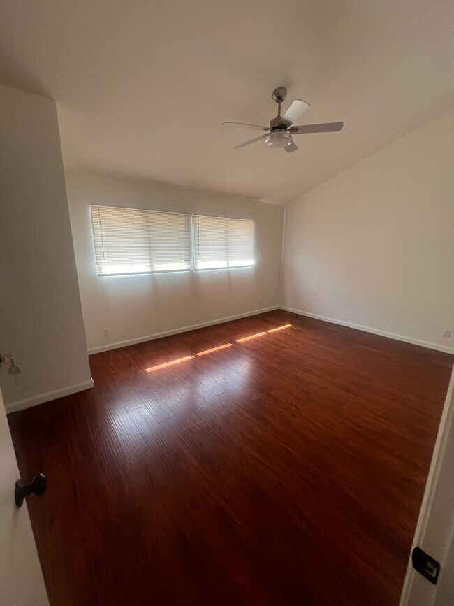 8470 Winnetka Ave unit 5, Winnetka, CA 91306 - photo 5