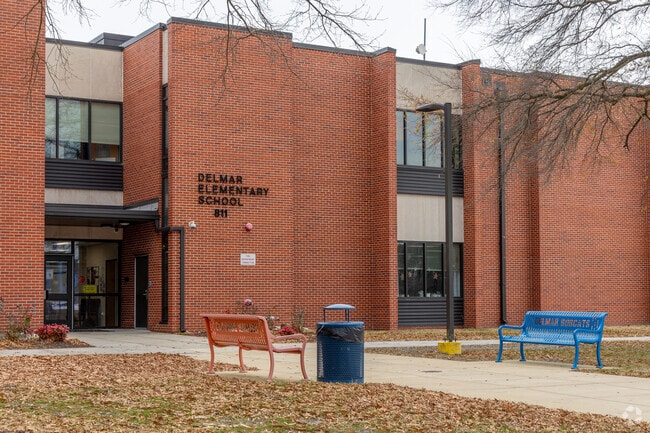 Delmar Elementary School has a student-teacher ratio is 16:1.