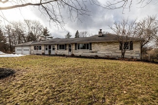 4559 Makyes Rd, Syracuse, NY 13215