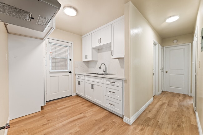 9226 Palm St unit B, Bellflower, CA 90706 - photo 6