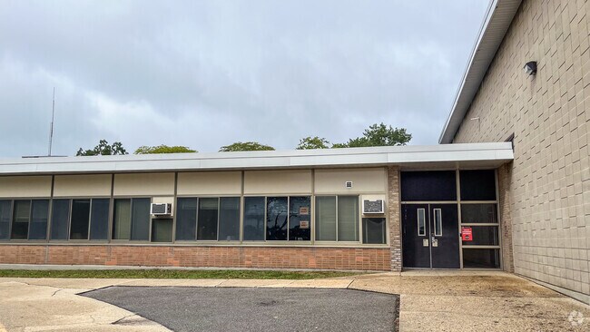 The first thing many people think of when Syosset pops up in conversation are its schools.