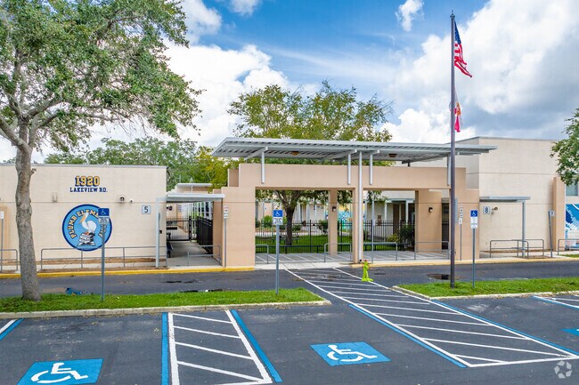 Plumb Elementary has 644 students in grades PK, K-5.