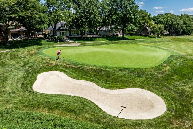 Residents have access to an 18-hole golf course at the Lawrence Country Club.